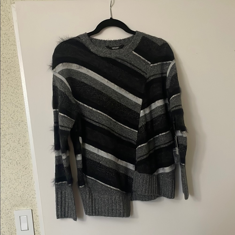 Simply Vera Vera Wang Black and Gray Crewneck Sweater